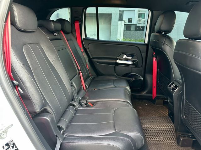 原版件、iKEY、摸門、盲點、氣氛燈、雙電動記憶座椅、LED頭燈、電尾門  第17張相片