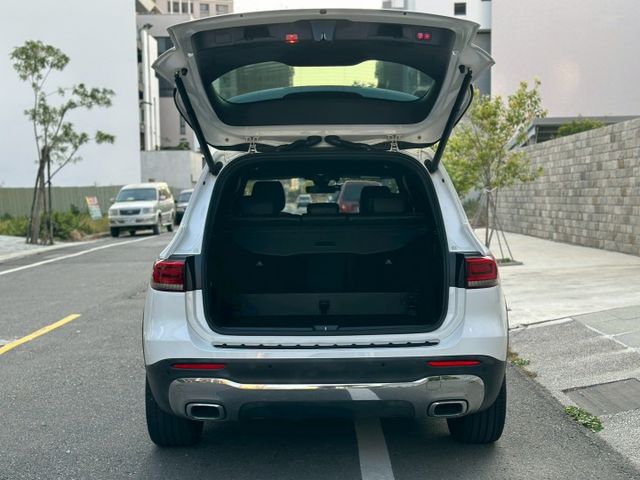 原版件、iKEY、摸門、盲點、氣氛燈、雙電動記憶座椅、LED頭燈、電尾門  第18張相片