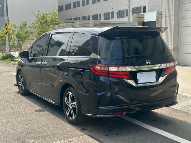 APEX版本、天窗、LED頭燈、盲點、電動椅、免鑰匙、摸門、雙電滑門  第7張相片