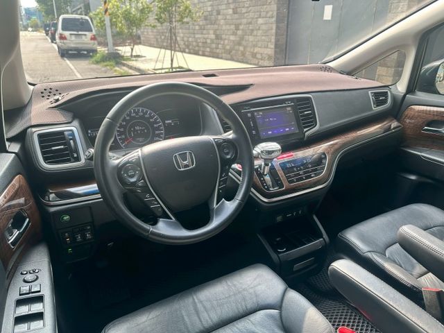 APEX版本、天窗、LED頭燈、盲點、電動椅、免鑰匙、摸門、雙電滑門  第8張相片