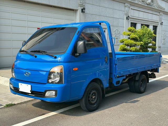 3.25頓、6速手排變速箱、2片式加大升降尾門  第2張相片