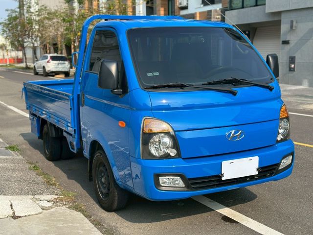 3.25頓、6速手排變速箱、2片式加大升降尾門  第4張相片