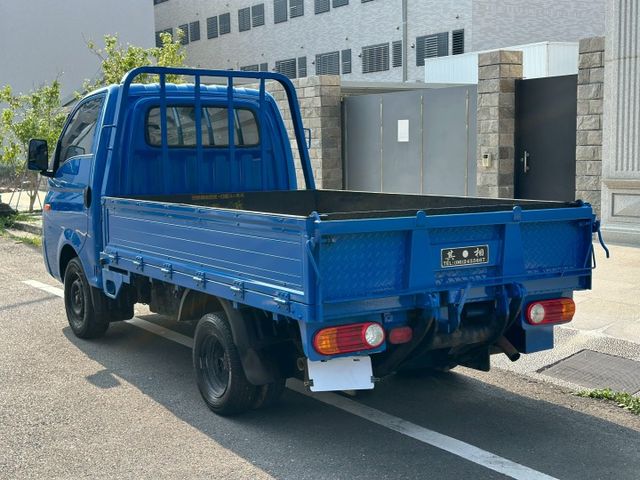 3.25頓、6速手排變速箱、2片式加大升降尾門  第7張相片