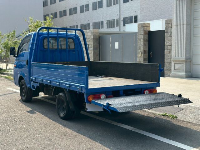 3.25頓、6速手排變速箱、2片式加大升降尾門  第10張相片