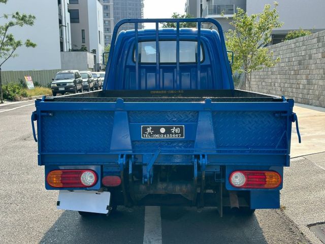 3.25頓、6速手排變速箱、2片式加大升降尾門  第12張相片