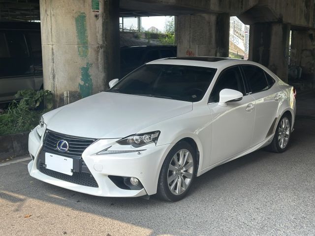 原版件、天窗、冷熱通風椅、摸門、免鑰匙啟動、電動記憶座椅、大電池有換過  第1張相片