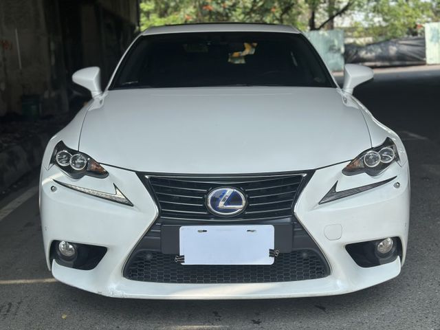 原版件、天窗、冷熱通風椅、摸門、免鑰匙啟動、電動記憶座椅、大電池有換過  第2張相片