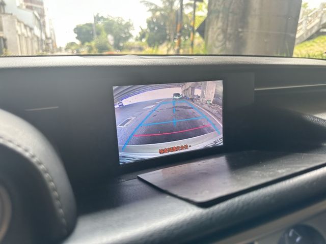 原版件、天窗、冷熱通風椅、摸門、免鑰匙啟動、電動記憶座椅、大電池有換過  第8張相片