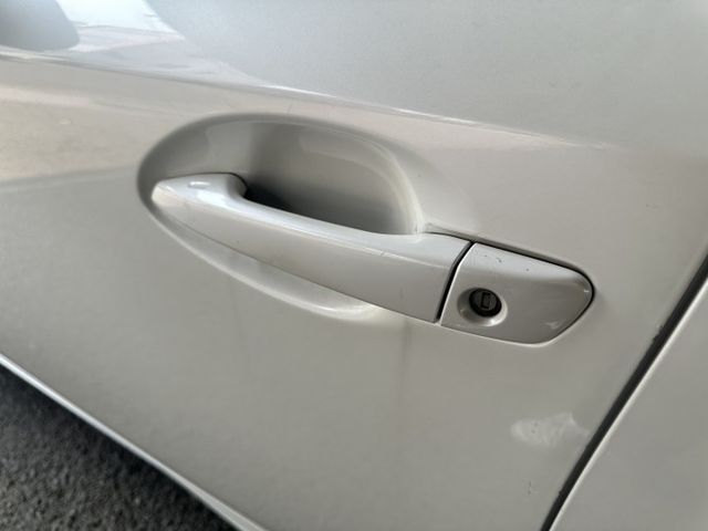 原版件、天窗、冷熱通風椅、摸門、免鑰匙啟動、電動記憶座椅、大電池有換過  第9張相片