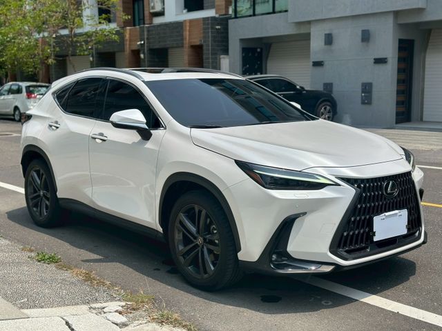 原版件、頂級版、天窗、電動椅、電尾門、盲點、ACC跟車、車道偏移、冷熱通風椅  第4張相片