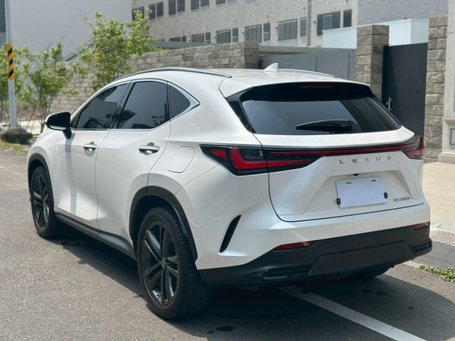 原版件、頂級版、天窗、電動椅、電尾門、盲點、ACC跟車、車道偏移、冷熱通風椅  第5張相片