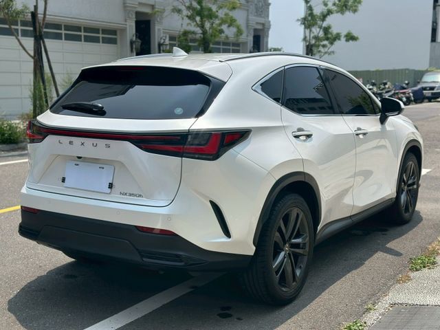 原版件、頂級版、天窗、電動椅、電尾門、盲點、ACC跟車、車道偏移、冷熱通風椅  第6張相片