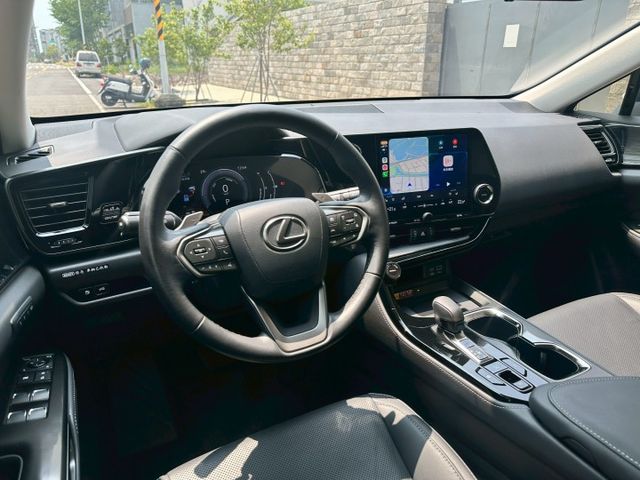 原版件、頂級版、天窗、電動椅、電尾門、盲點、ACC跟車、車道偏移、冷熱通風椅  第7張相片