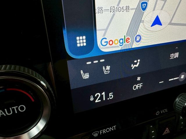 原版件、頂級版、天窗、電動椅、電尾門、盲點、ACC跟車、車道偏移、冷熱通風椅  第11張相片