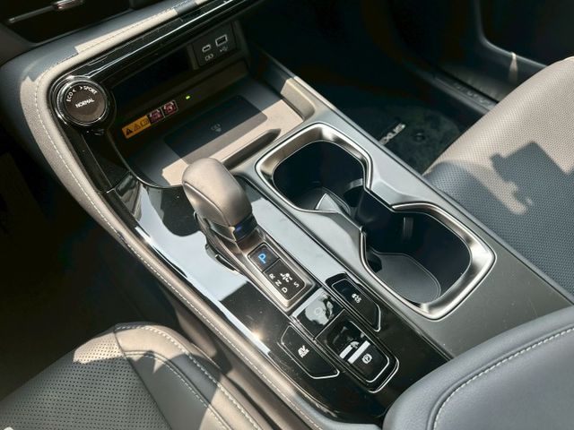 原版件、頂級版、天窗、電動椅、電尾門、盲點、ACC跟車、車道偏移、冷熱通風椅  第12張相片