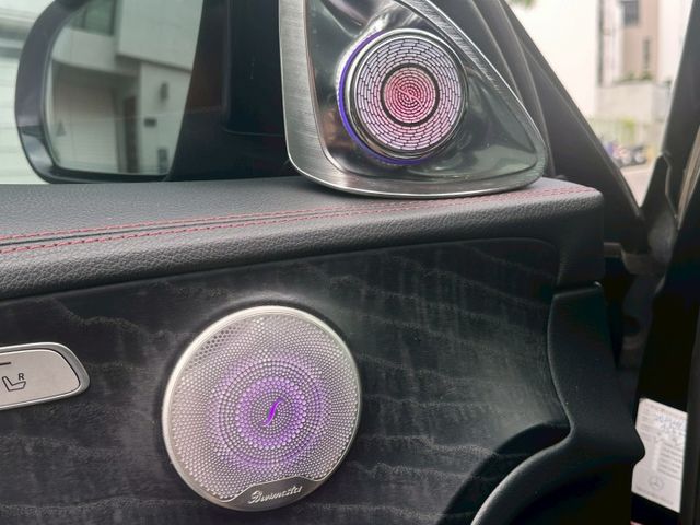 E43、原版件、KN高流量 直通當派+VVS中尾含閥門、808正AMG碳纖維方向盤、渦輪出風口+旋轉高音、刷63儀錶  第15張相片