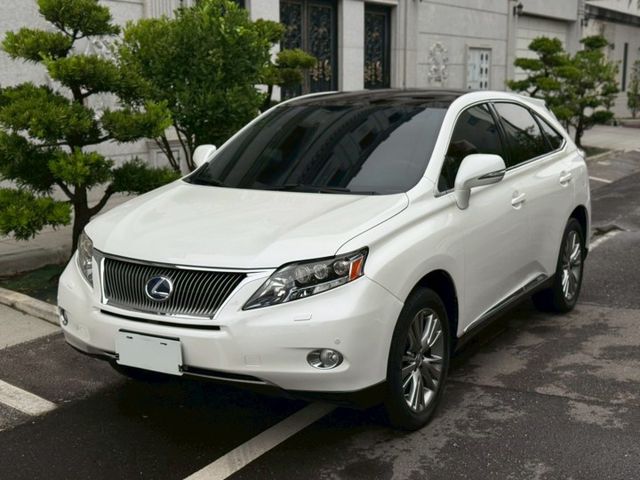 全景天窗、電動椅、冷熱通風椅、LED頭燈、抬頭顯示器、電尾門、摸門、免鑰匙、  第1張相片