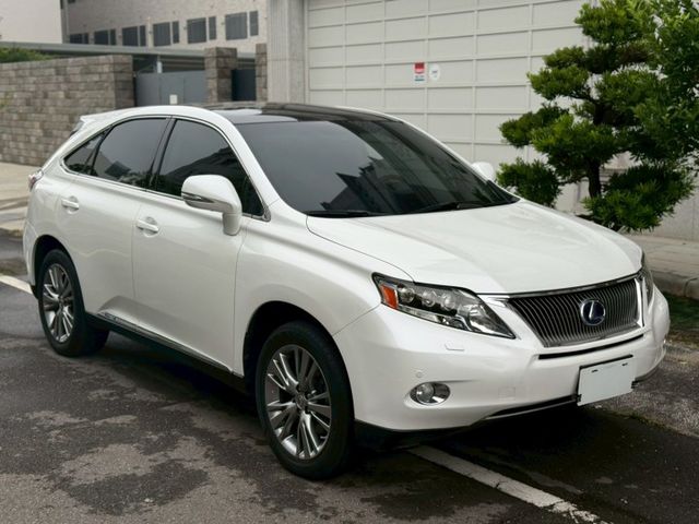 全景天窗、電動椅、冷熱通風椅、LED頭燈、抬頭顯示器、電尾門、摸門、免鑰匙、  第5張相片