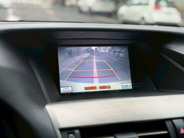 全景天窗、電動椅、冷熱通風椅、LED頭燈、抬頭顯示器、電尾門、摸門、免鑰匙、  第12張相片