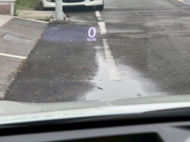 全景天窗、電動椅、冷熱通風椅、LED頭燈、抬頭顯示器、電尾門、摸門、免鑰匙、  第14張相片