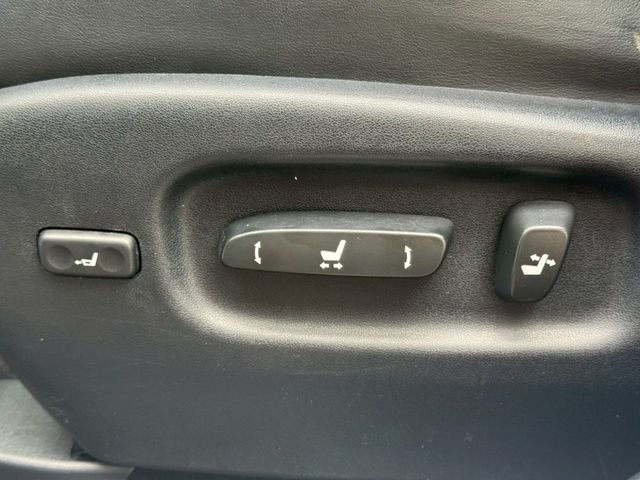 全景天窗、電動椅、冷熱通風椅、LED頭燈、抬頭顯示器、電尾門、摸門、免鑰匙、  第16張相片