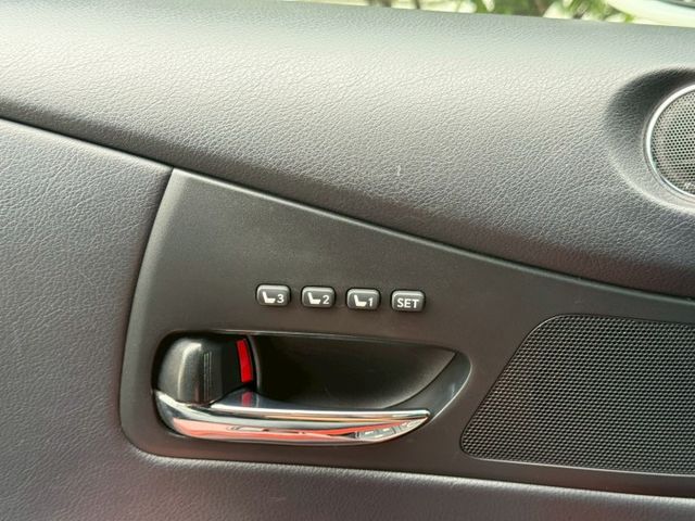 全景天窗、電動椅、冷熱通風椅、LED頭燈、抬頭顯示器、電尾門、摸門、免鑰匙、  第17張相片