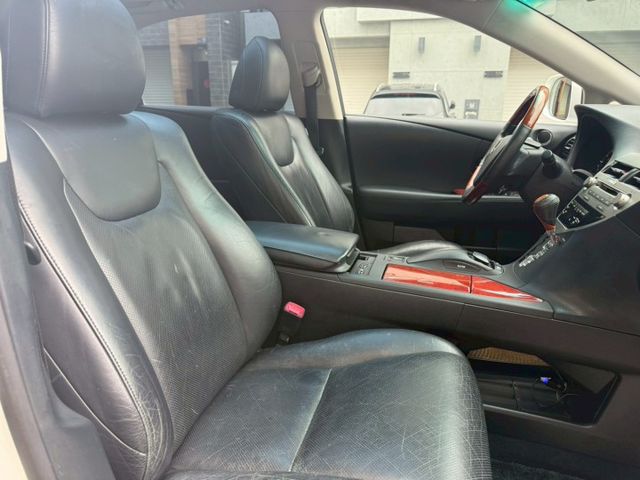 全景天窗、電動椅、冷熱通風椅、LED頭燈、抬頭顯示器、電尾門、摸門、免鑰匙、  第18張相片