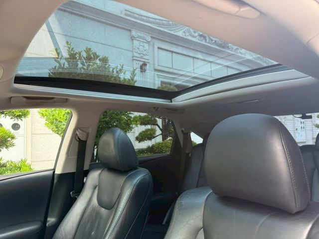 全景天窗、電動椅、冷熱通風椅、LED頭燈、抬頭顯示器、電尾門、摸門、免鑰匙、  第19張相片