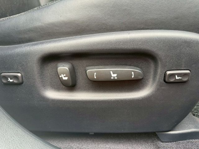 全景天窗、電動椅、冷熱通風椅、LED頭燈、抬頭顯示器、電尾門、摸門、免鑰匙、  第20張相片