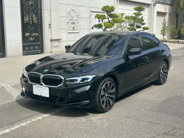 iD8、5AU、抬頭顯示、一手車、原廠保固中、氣氛燈、電尾門、360環景、盲點  第1張相片
