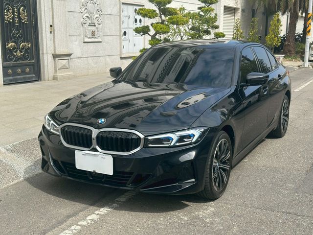 iD8、5AU、抬頭顯示、一手車、原廠保固中、氣氛燈、電尾門、360環景、盲點  第2張相片