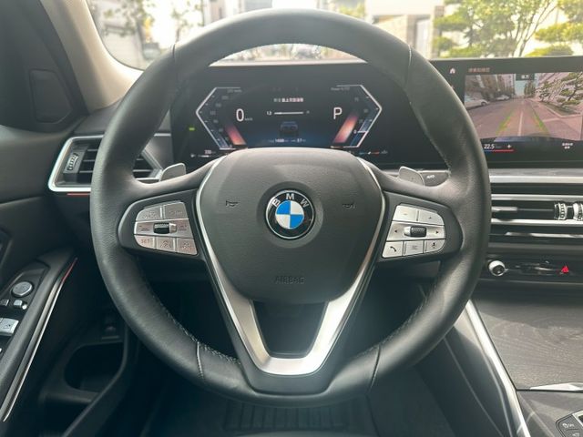 iD8、5AU、抬頭顯示、一手車、原廠保固中、氣氛燈、電尾門、360環景、盲點  第9張相片