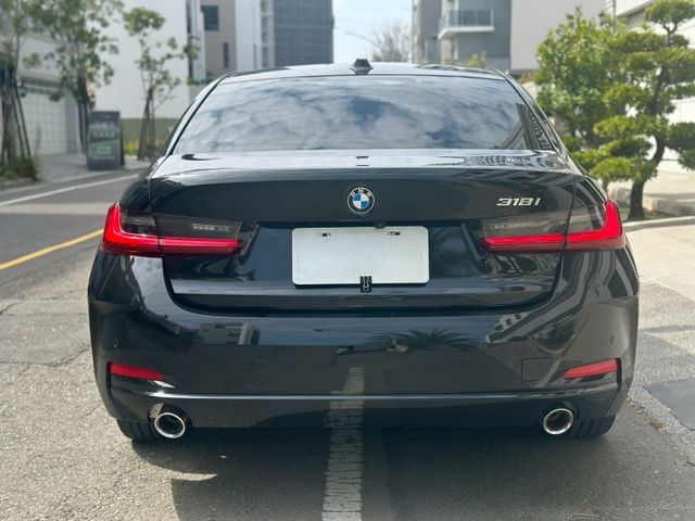 iD8、5AU、抬頭顯示、一手車、原廠保固中、氣氛燈、電尾門、360環景、盲點  第20張相片
