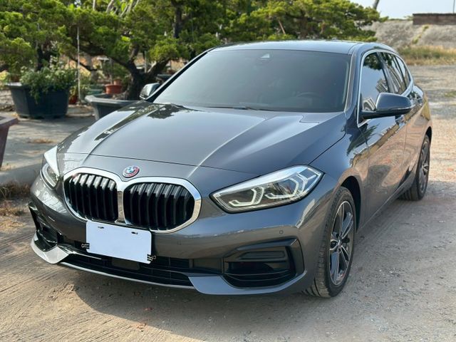LED頭燈、摸門、免鑰匙啟動、盲點、無線CarPlay、電動座椅、電尾門  第2張相片