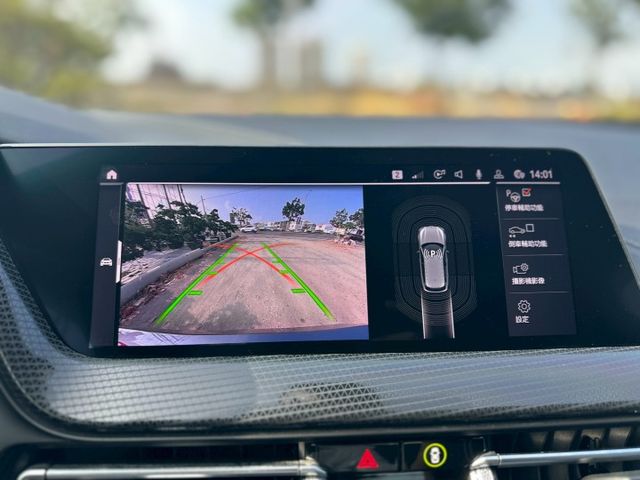 LED頭燈、摸門、免鑰匙啟動、盲點、無線CarPlay、電動座椅、電尾門  第9張相片