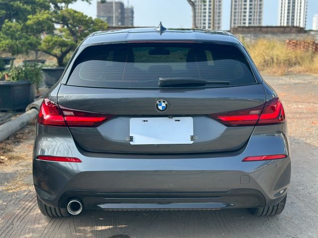 LED頭燈、摸門、免鑰匙啟動、盲點、無線CarPlay、電動座椅、電尾門  第20張相片