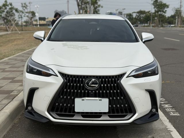 原版件、NX200、豪華版、電動椅、電尾門、360環景、ACC跟車、車道偏移、盲點、恆溫  第3張相片