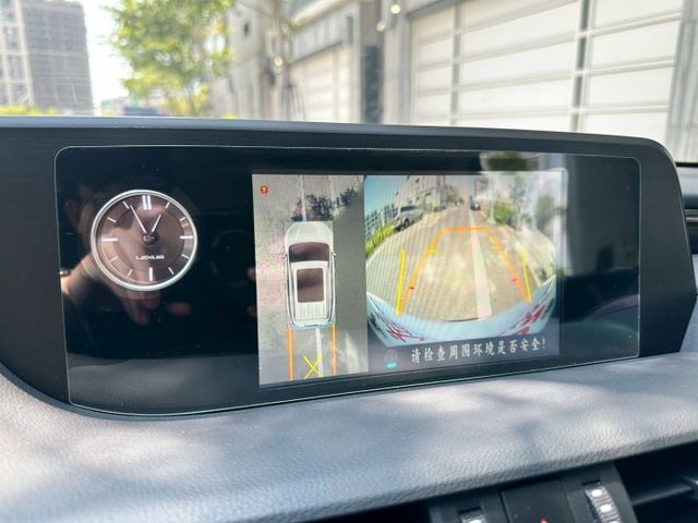 原版件、頂級版、天窗、ACC跟車、、電尾門、雙前冷熱通風座椅、方向盤電動調整、電動後擋遮陽簾  第8張相片