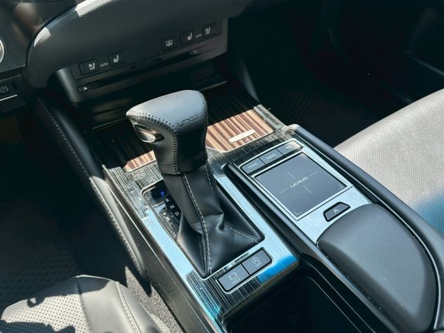 原版件、頂級版、天窗、ACC跟車、、電尾門、雙前冷熱通風座椅、方向盤電動調整、電動後擋遮陽簾  第12張相片