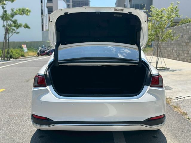 原版件、頂級版、天窗、ACC跟車、、電尾門、雙前冷熱通風座椅、方向盤電動調整、電動後擋遮陽簾  第18張相片