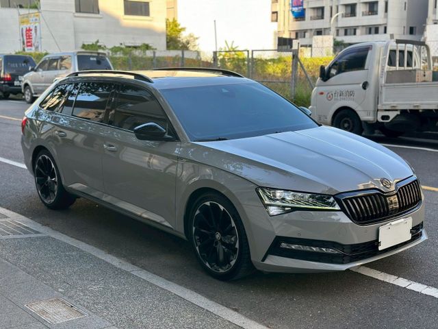 ACC跟車、車道偏移、電尾門、LED頭燈、全景天窗、分區溫控、電動記憶座椅  第3張相片