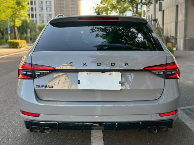 ACC跟車、車道偏移、電尾門、LED頭燈、全景天窗、分區溫控、電動記憶座椅  第20張相片