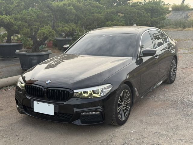 530i、白金旗艦版、原版件、抬頭顯示器、H/K音響、360環景、天窗、前後M包、盲點  第1張相片