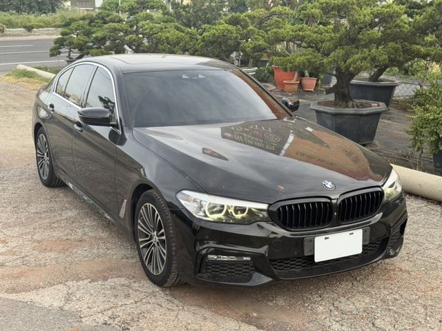 530i、白金旗艦版、原版件、抬頭顯示器、H/K音響、360環景、天窗、前後M包、盲點  第4張相片