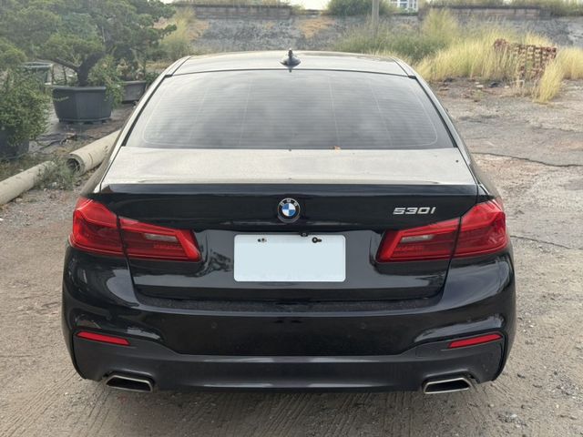 530i、白金旗艦版、原版件、抬頭顯示器、H/K音響、360環景、天窗、前後M包、盲點  第20張相片