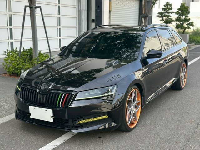 4*4、ACC跟車、車道偏移、電尾門、LED頭燈、全景天窗、分區溫控、電動記憶座椅  第1張相片