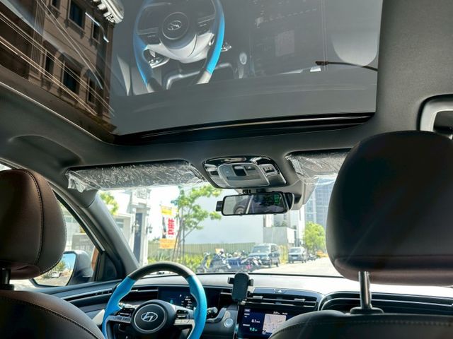 GLT-C款、原版件、電尾門、360環景、冷熱通風電動椅、盲點偵測、全景天窗、BOSS音響  第9張相片