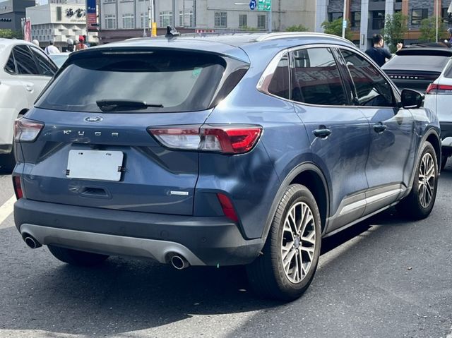 原版件、旗艦X版、ACC跟車、全景天窗、B&O音響、電動尾門、抬頭顯示器、360環景、電動座椅  第3張相片