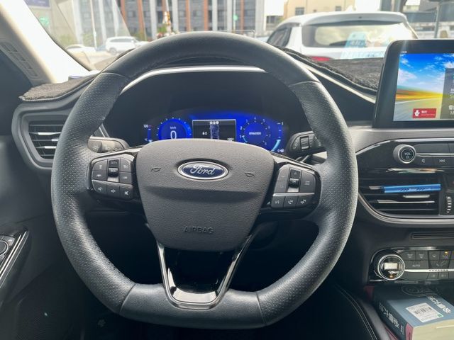 原版件、旗艦X版、ACC跟車、全景天窗、B&O音響、電動尾門、抬頭顯示器、360環景、電動座椅  第6張相片