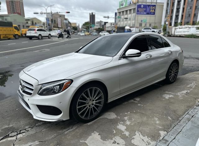 原版件、C300、AMG、抬頭顯示器、安卓機、柏林之音、全景天窗、盲點、摸門、免鑰匙、4WD  第1張相片